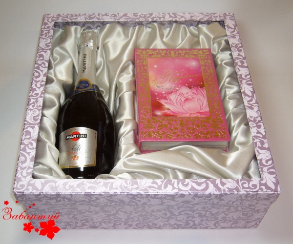 Подарочная упаковка для набора с шампанским с окошком из ПВХ в крышке