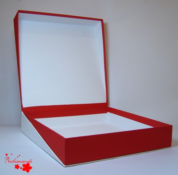 Подарочная коробка со скошенной откидной крышкой и двойным дном

