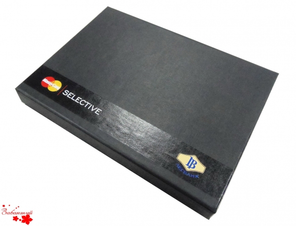 Подарочная коробка для пластиковой карты с лакировкой и трафаретной печатью




