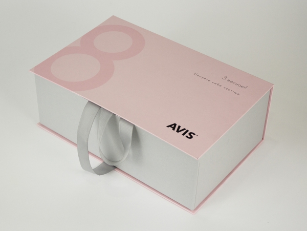 Коробка на лентах Avis 8 марта


