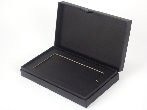 Коробка-шкатулка для подарочного сертификата с ложементом из картона