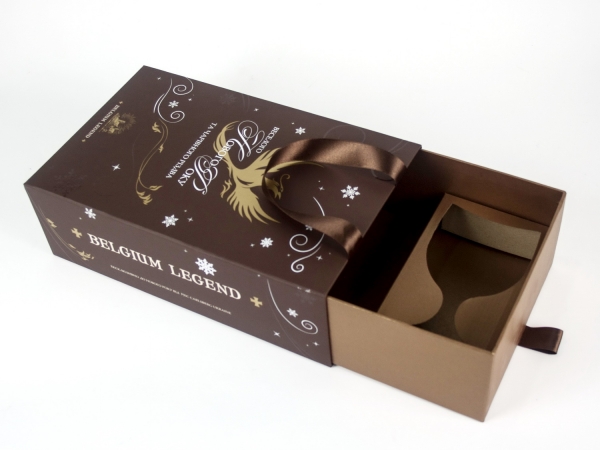 Новогодние подарочные коробки для алкоголя и бокала Belgium legend



