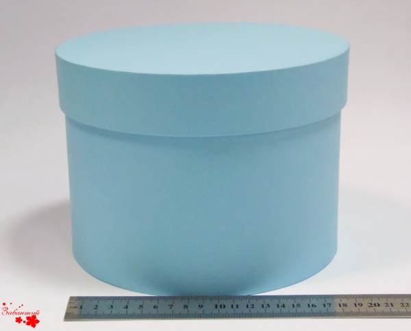 Диаметр 20 см, высота 15 см. Круглая коробка. Цвет: голубой. 







