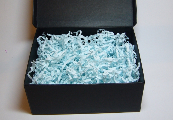 Цвет: голубой. Наполнитель в подарочные коробки. Объем в распушенном виде 1 дм3 (1 литр). 














