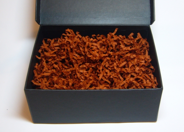 Цвет: коричневый. Наполнитель для подарочных коробок. Объем в распушенном виде 1 дм3 (1 литр). 







